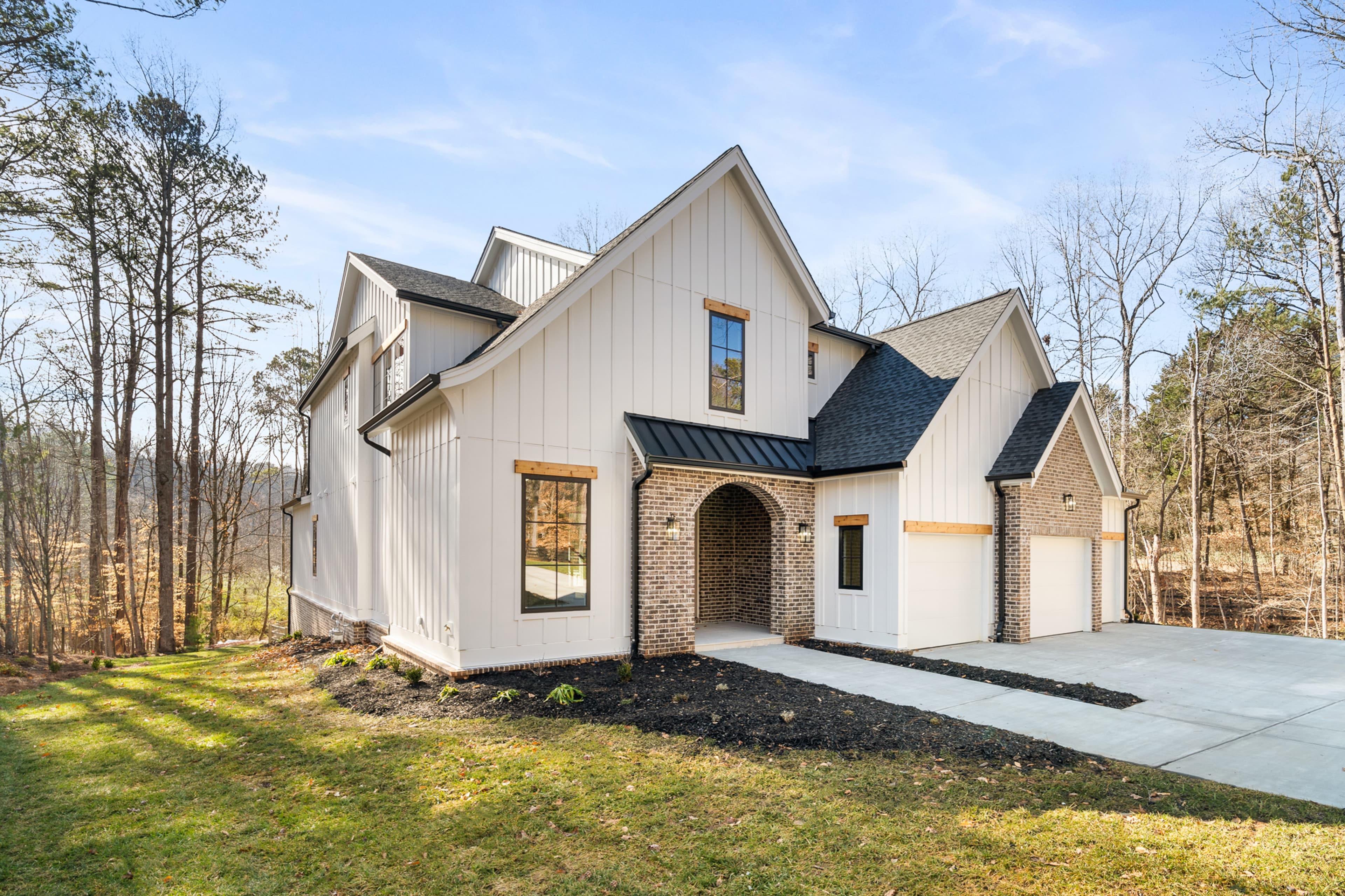 Grassview Drive front elevation, daytime